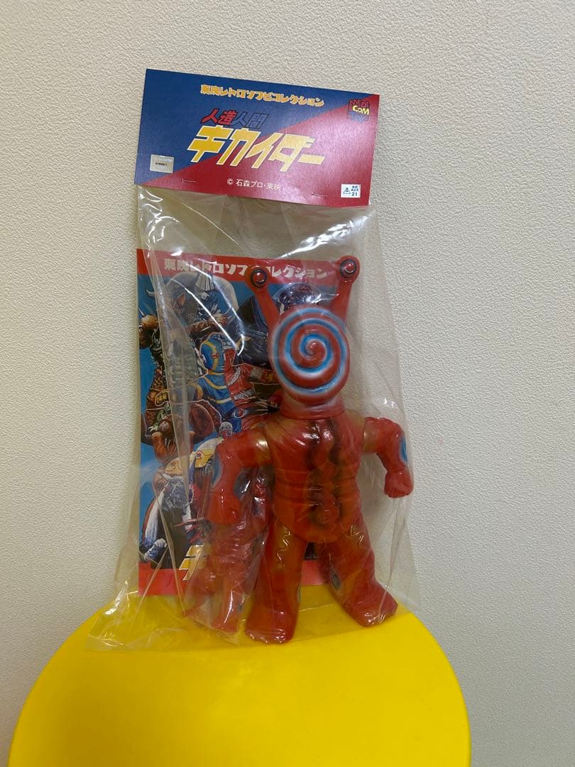 メディコムトイ ソフビフィギュア　 ダイダイカタツムリ(新色) ミニソフビ付き 限定品】 メディコムトイ 蜂女(新色)+ミニソフビ 【新古品 特別価格