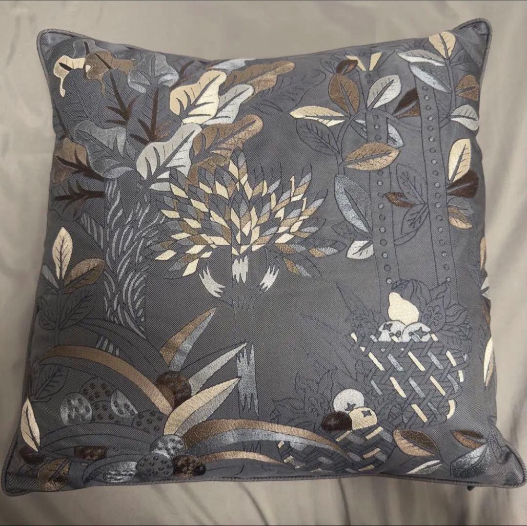 未使用 HERMES エルメス クッション 刺繍デザイン 楽天市場】エルメス クッション アヴァロン PM エクリュ / キャラメル