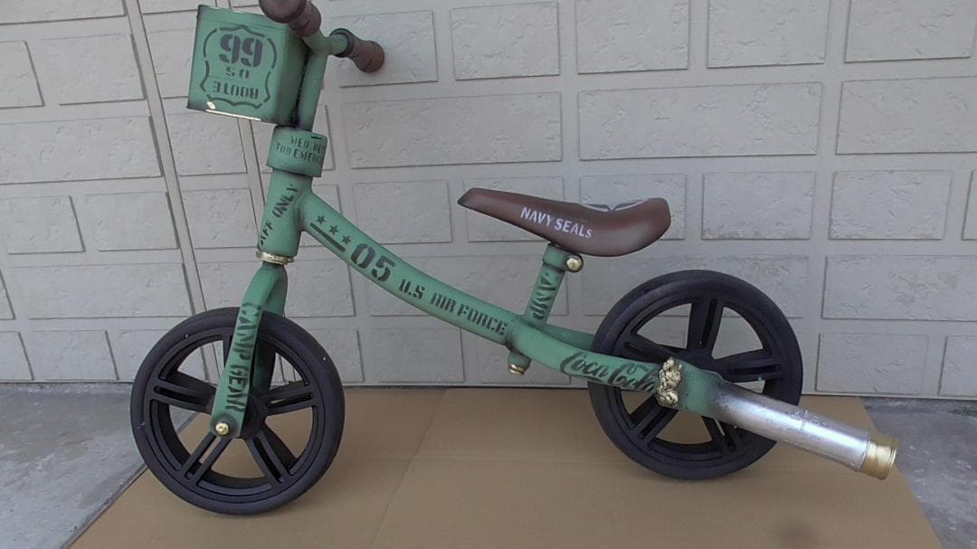 展示品 キッズバイク 足けり インテリア 9インチ？ ストライダー シャビー AIJYU TOYS（アイジュトイズ） 足けり乗用玩具 レトロスクーター