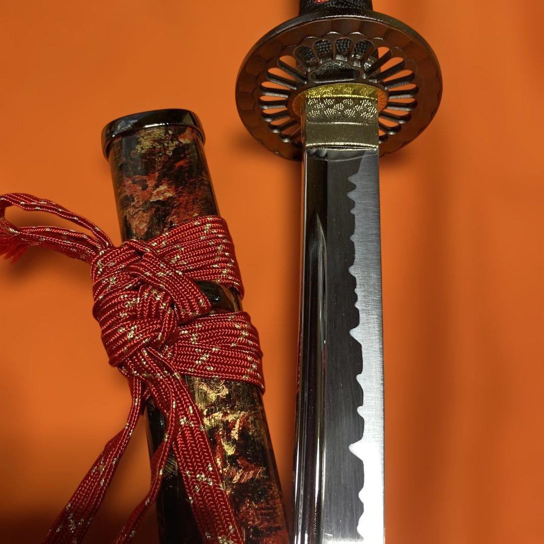 高級模造刀 前田慶次郎拵え 黒柄赤鮫皮 大輪透し鍔 赤黒斑ら呂鞘