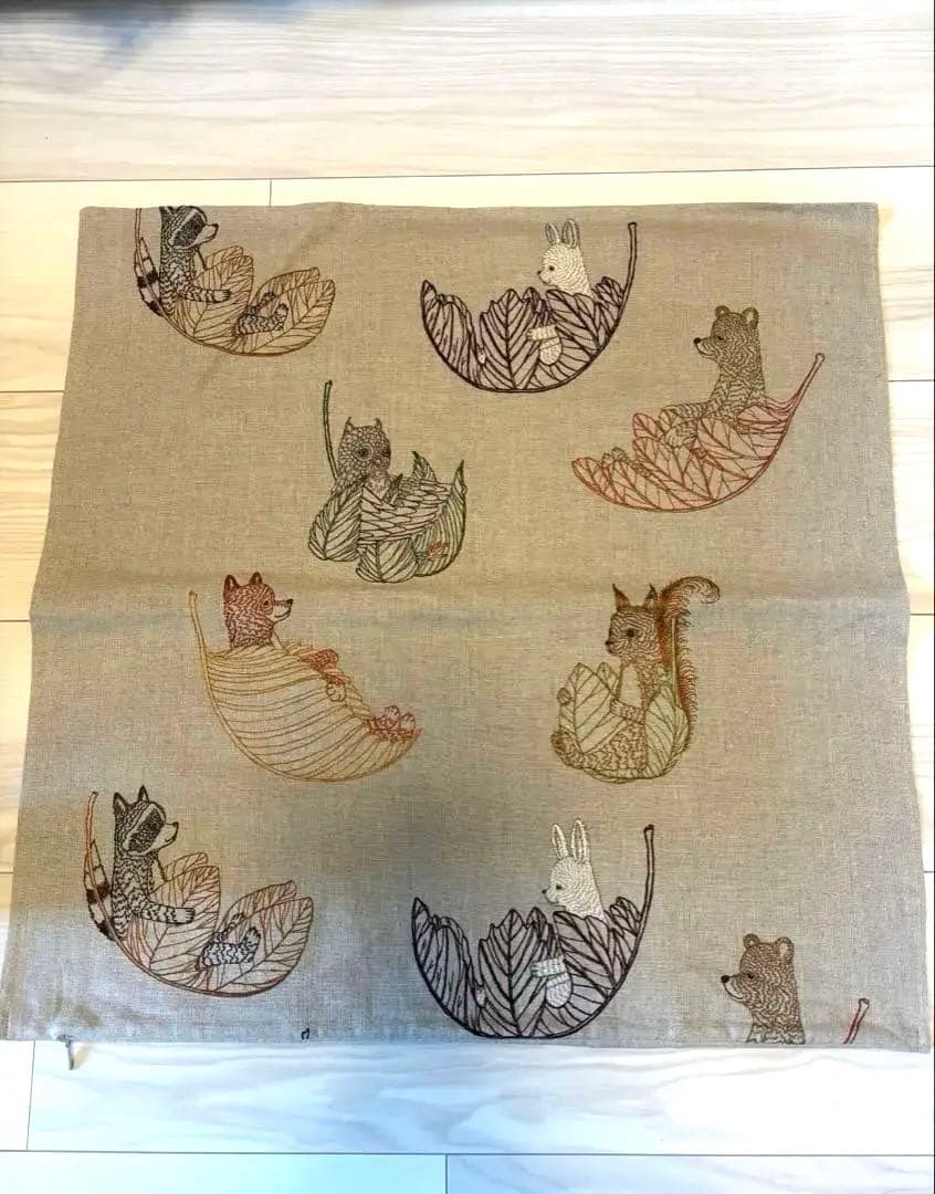 【新品】 Coral&Tusk コーラルアンドタスク クッションカバー 3営業日以内に発送】CORAL&TUSK [Otter Mama Pocket Pillow] ラッコの