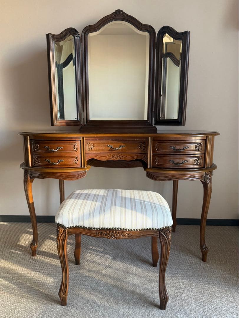 イタリア製ドレッサー　スツール　ラルフローレン 生地使用　美品 高級イタリア家具 レオナルド(REONARD) ドレッサーセット(スツール付き