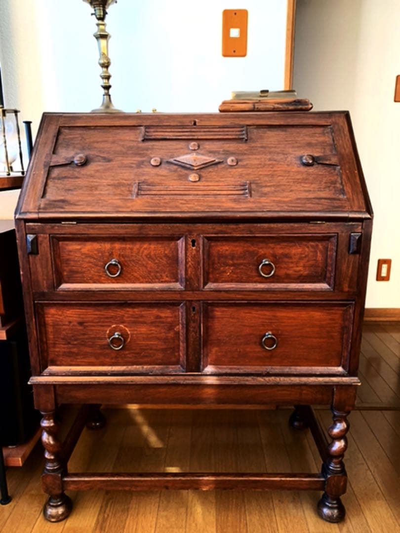 ブリティッシュスタイル/アンティーク/ライティングビューロー/ 重厚感ある英国スタイルのアンティーク家具、ライティングビューロー(q