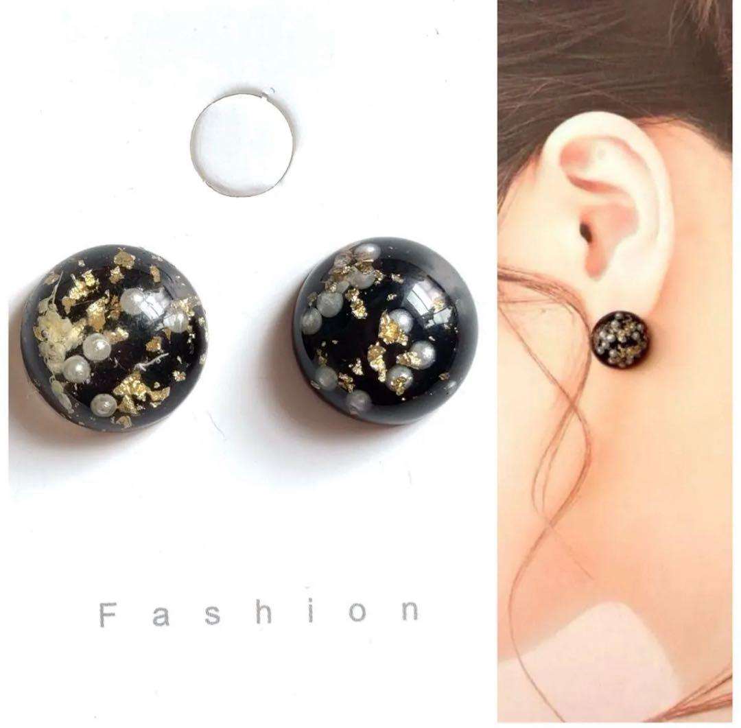レジン　カボション　ピアス　イヤリング変更可能 ゴールド色と黒スクエア型レジンカボションの大人ピアス（イヤリングへ