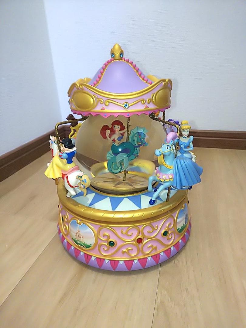 d*y様 【希少・美品】ディズニー プリンセス スノードーム メリーゴーランド型 希少☆ディズニープリンセスメリーゴーランドのスノードーム - メルカリ