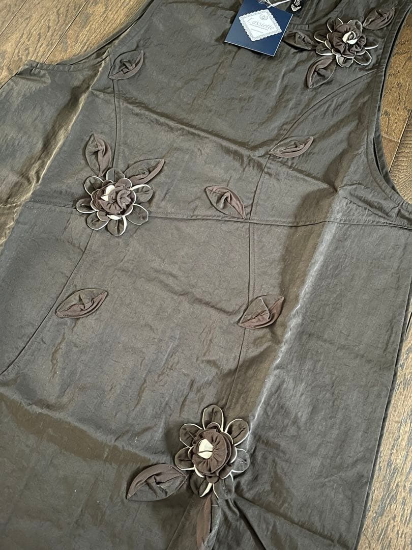 新品タグ付☆L'assiette ラシェット☆お花モチーフが可愛いエプロン