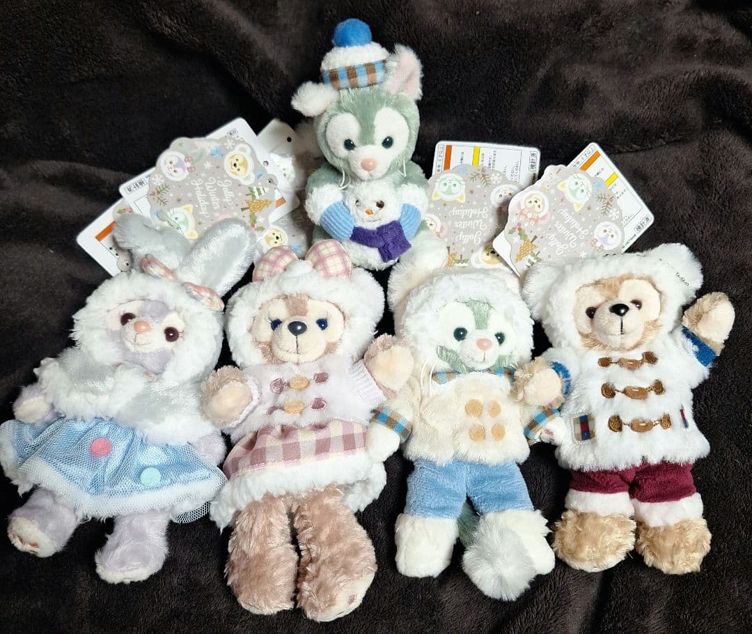 新品タグ付　ダッフィー　ウインターホリデー　5点セット　ぬいぐるみバッジ他 ダッフィーのウィンターホリデー2019 ぬいぐるみバッジとストラップ