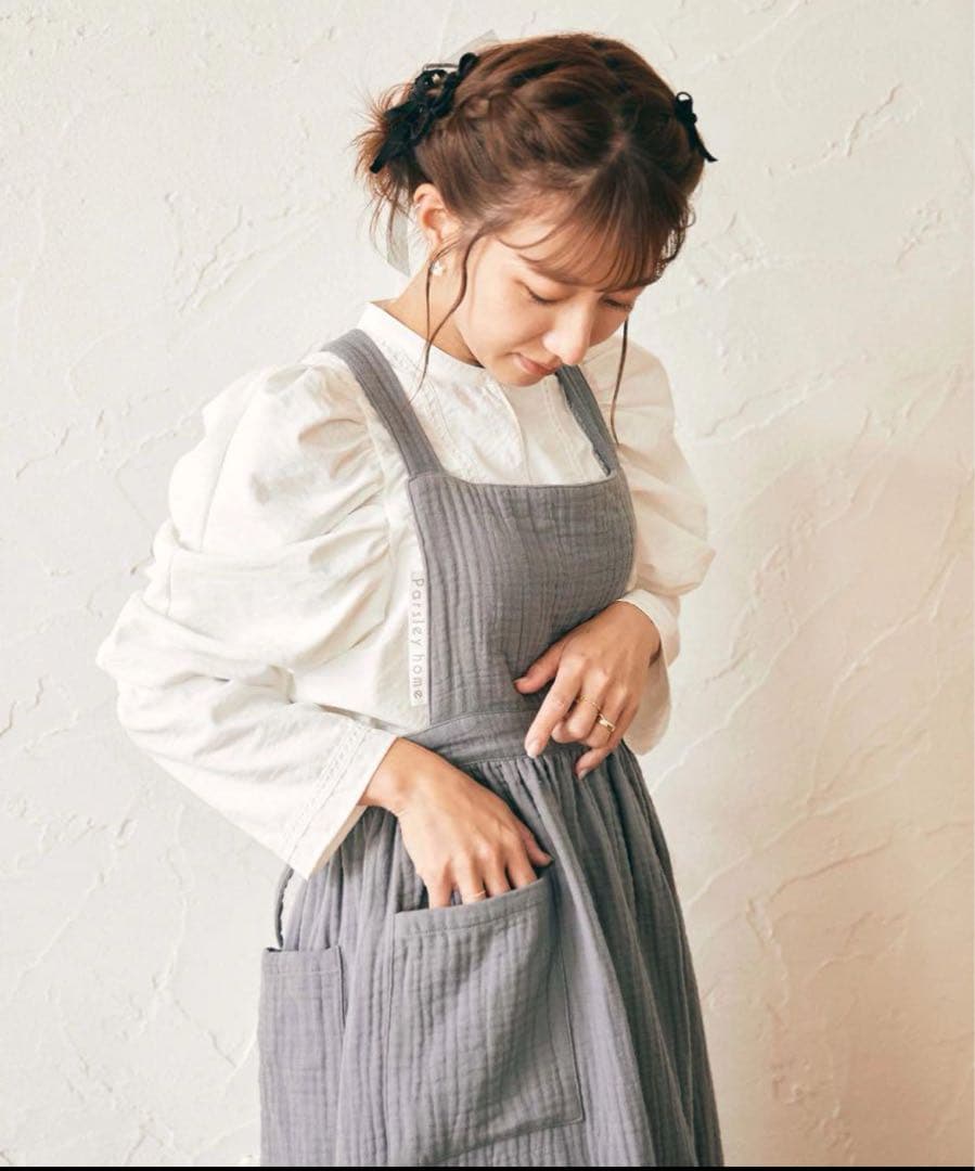 新品】辻希美 パセリ エプロン（グレー） - メルカリ