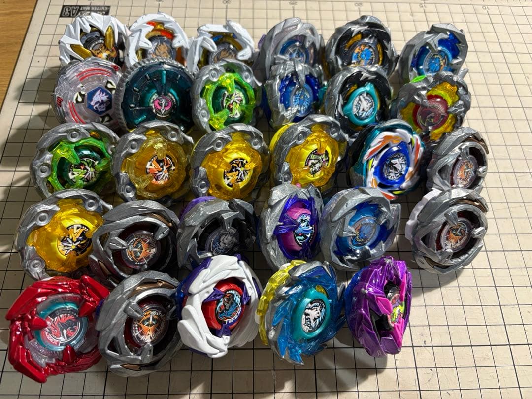 ベイブレード 30個セット まとめ売り sddefault.jpg