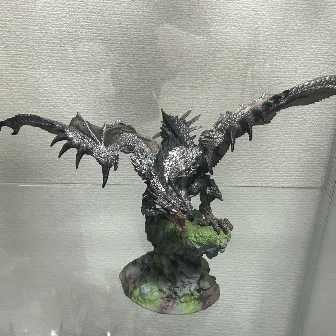 モンハン】クリエイターズモデル 銀火竜 リオレウス希少種 - メルカリ