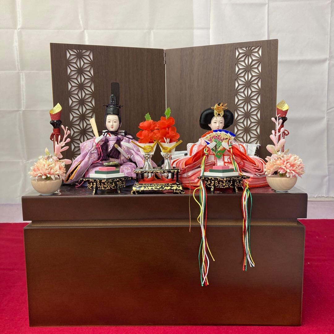 収納二曲ブラウン芥子親王 ダークブラウンのディスプレイラック。フラップ扉収納タイプ | 【公式