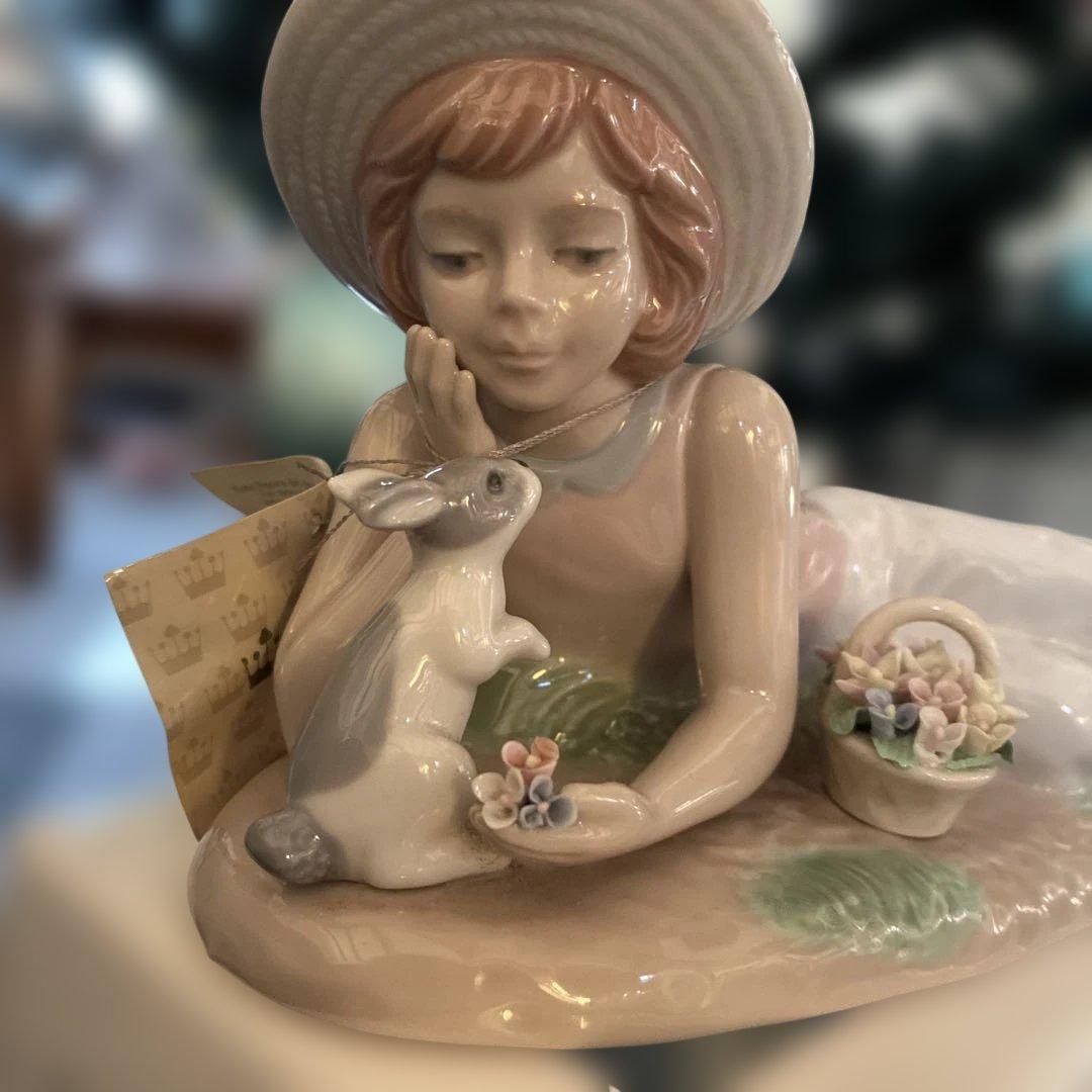 スペインのナダル社磁器製フィギュリン「少女とうさぎ」　リヤドロ姉妹ブランド