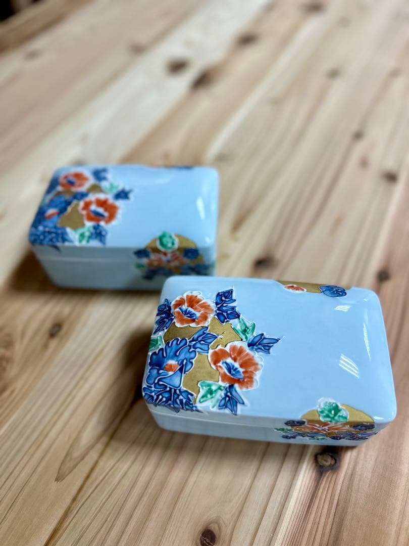 【有田焼】文山窯 花柄 重箱 有田焼 文山窯 陶製 ケース 日本製 和風 牡丹 手描き いっちん 13.7cm