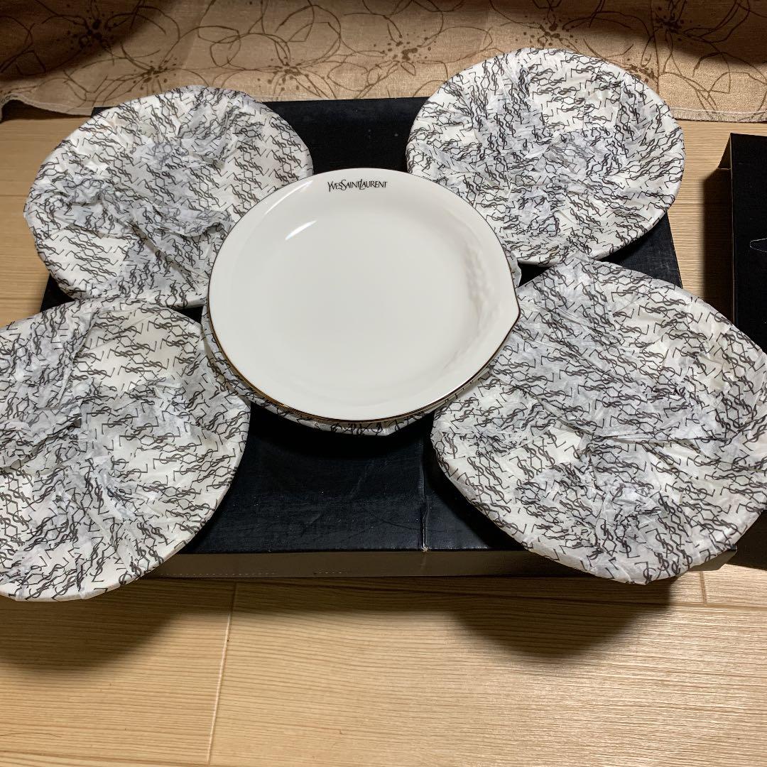 YSLイブサンローラン 大皿1枚ケーキ皿5枚計6枚セット新品未使用 - メルカリ