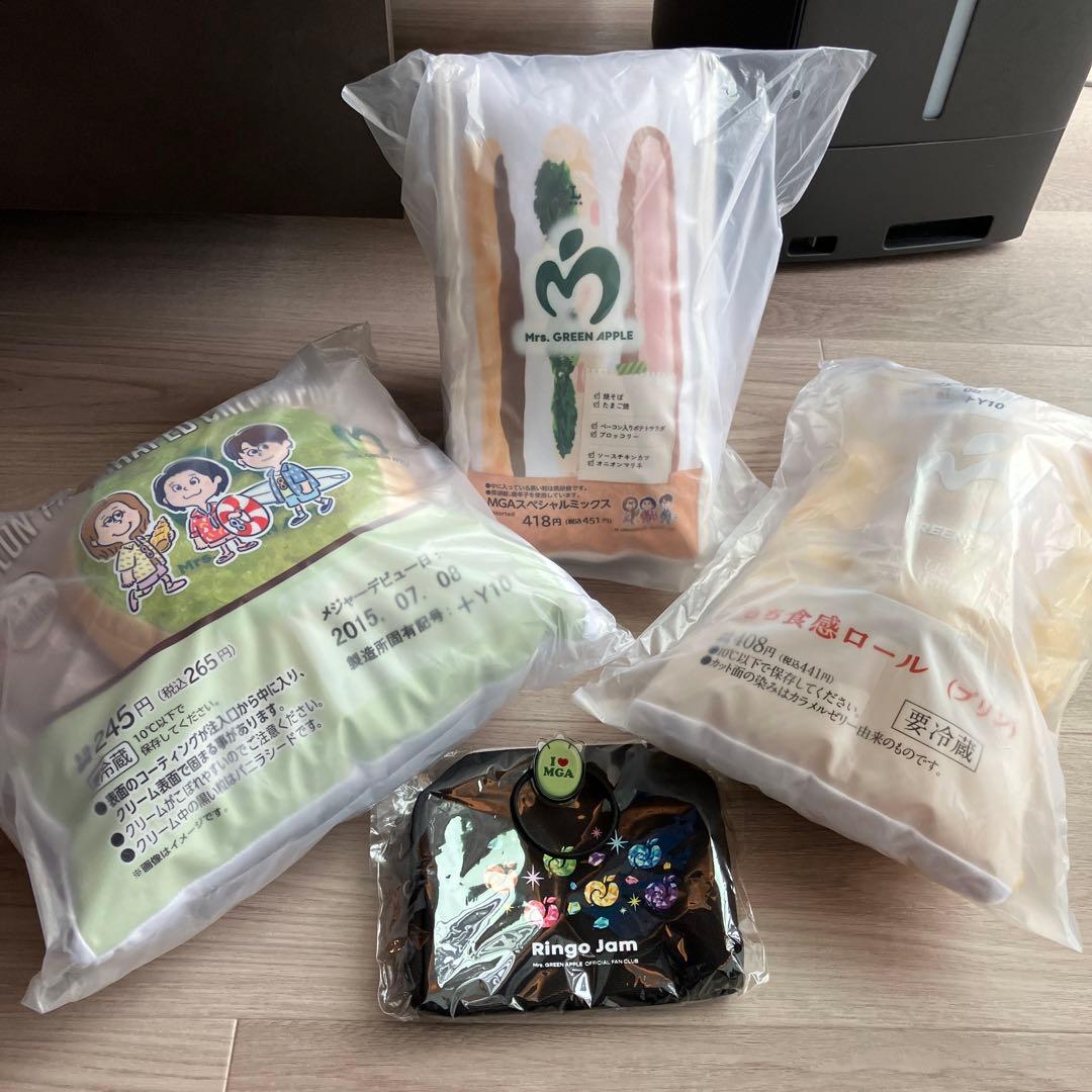 ミセスクッション&フィヨルド限定ポーチ ミセス カラビナ付クッションポーチ＆立体メモセット - メルカリ