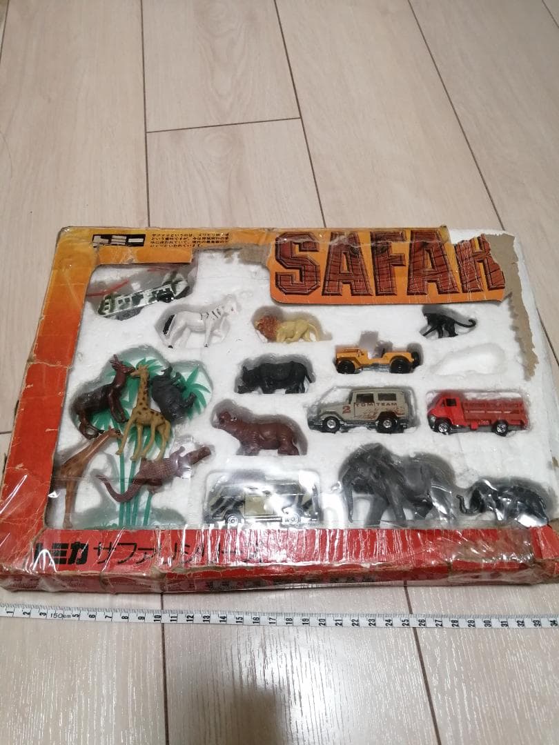 トミカ　サファリシリーズ Amazon.co.jp: トミカ サファリセット ばら ライオンバス シール付き