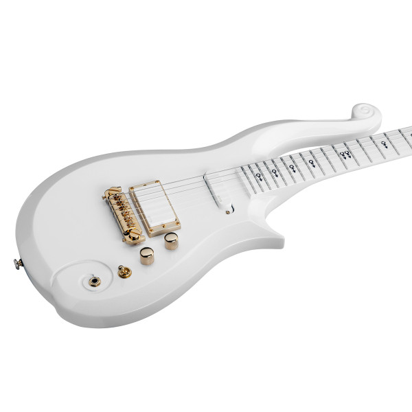 映画『パープル・レイン』に登場した白いクラウド・ギター プリンス