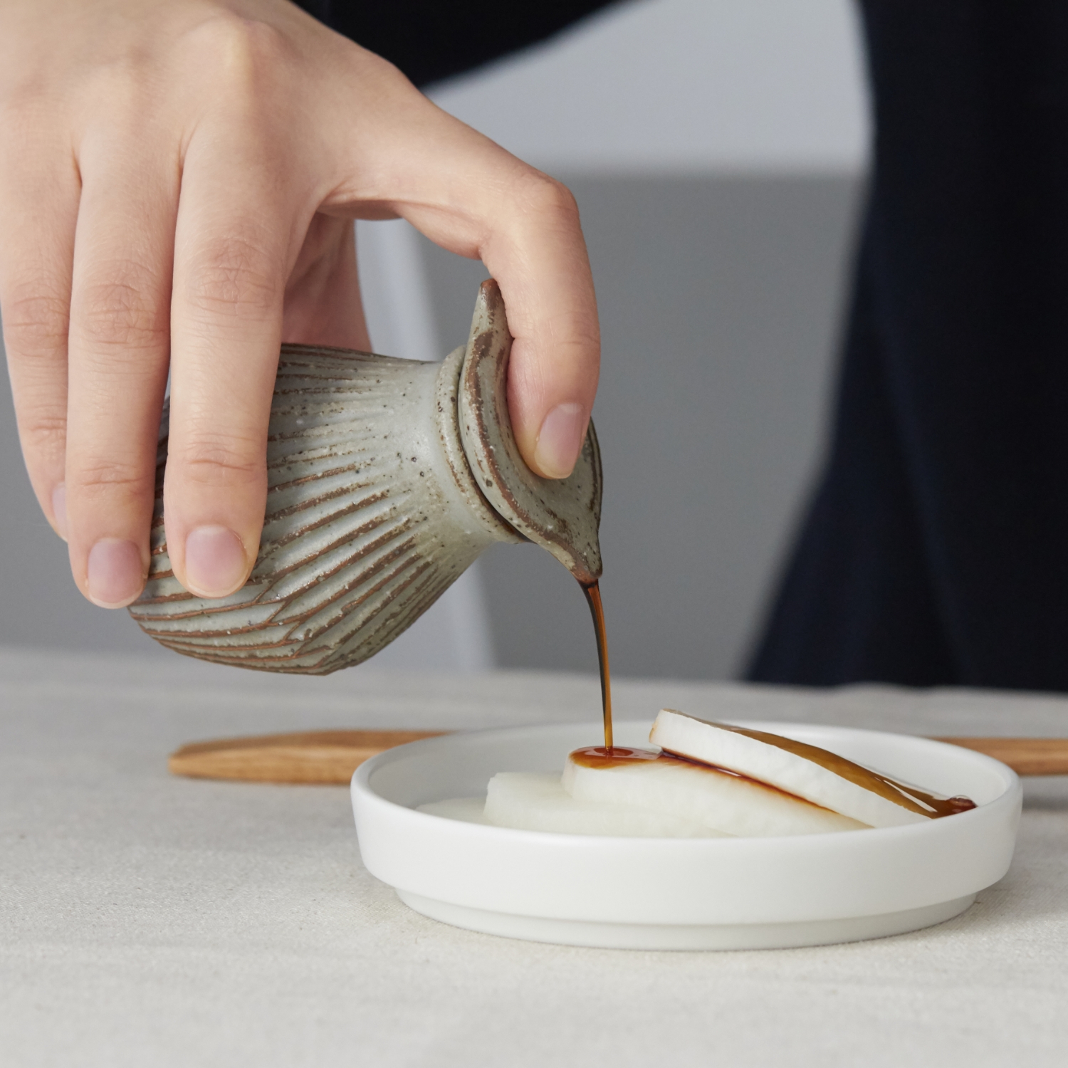 タナカマナブ/醤油差し -両口仕様で液だれしない、陶器の醤油差し