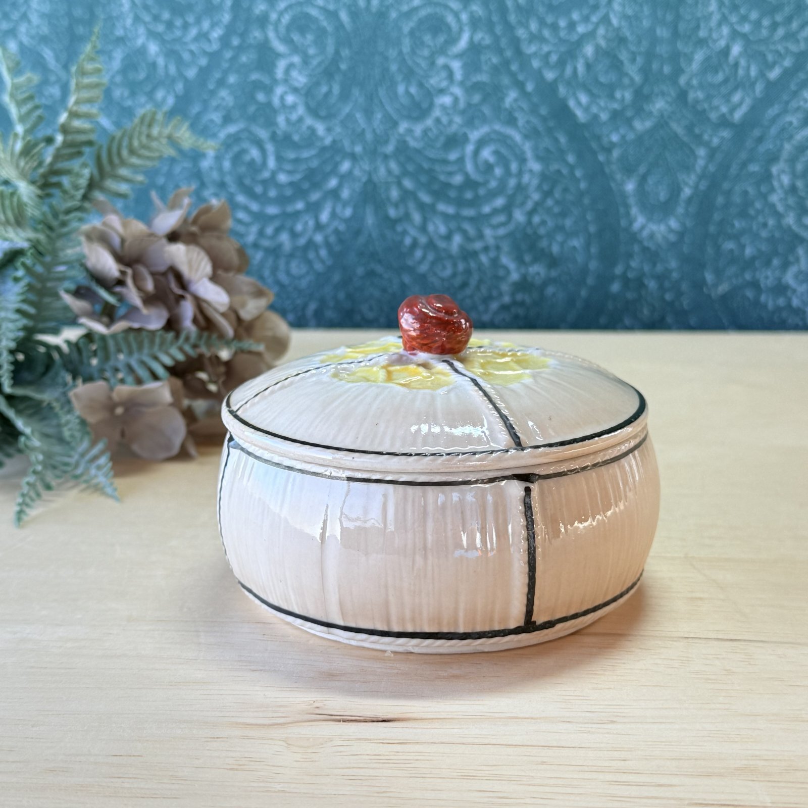 和風陶器の蓋付容器 小物入れ つまみが可愛い！